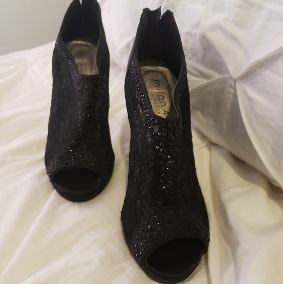 Milan 44.  classic black lace stilettos - Picture 2 of 4